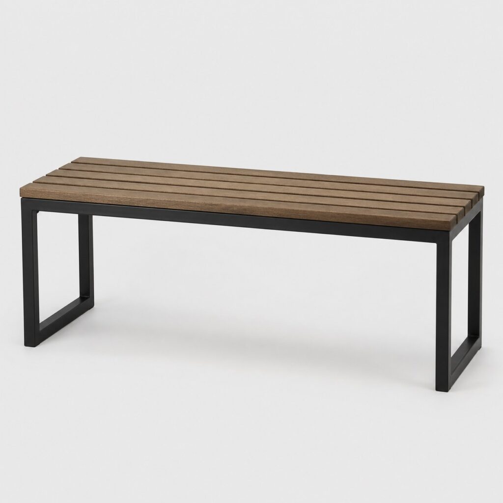 Banc à piétement métallique noir et lattes de bois brun sur fond gris clair