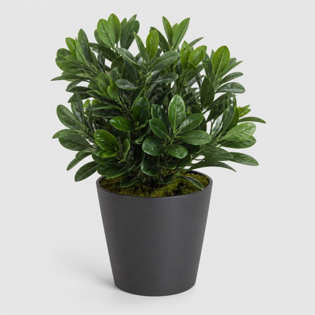 Plante artificielle d'extérieur au feuillage épais, en pot anthracite, vue de trois quarts