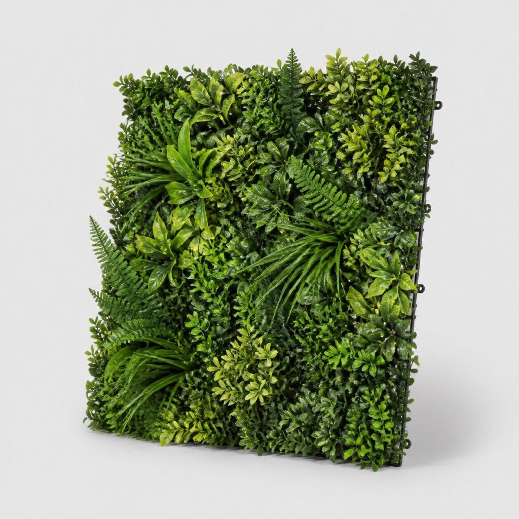 Panneau carré de mur végétal artificiel 50 × 50 cm au feuillage dense, sur fond clair